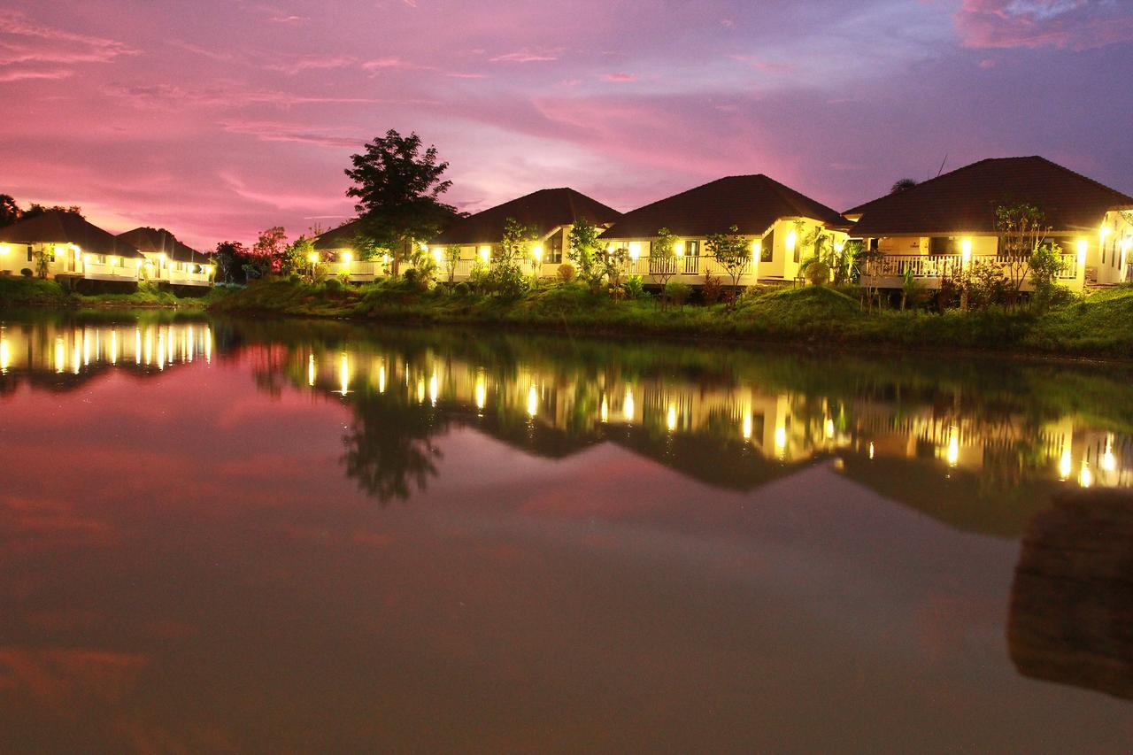Pirom Lake And Resort Si Maha Phot Exterior photo